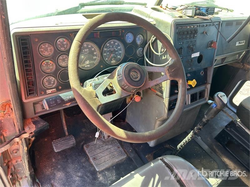 Mack CH613 6x4 Fuel and Lube Truck Kamioni cisterne