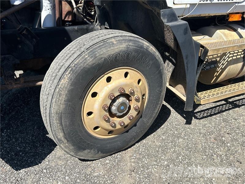 Mack CH613 6x4 Fuel and Lube Truck Kamioni cisterne