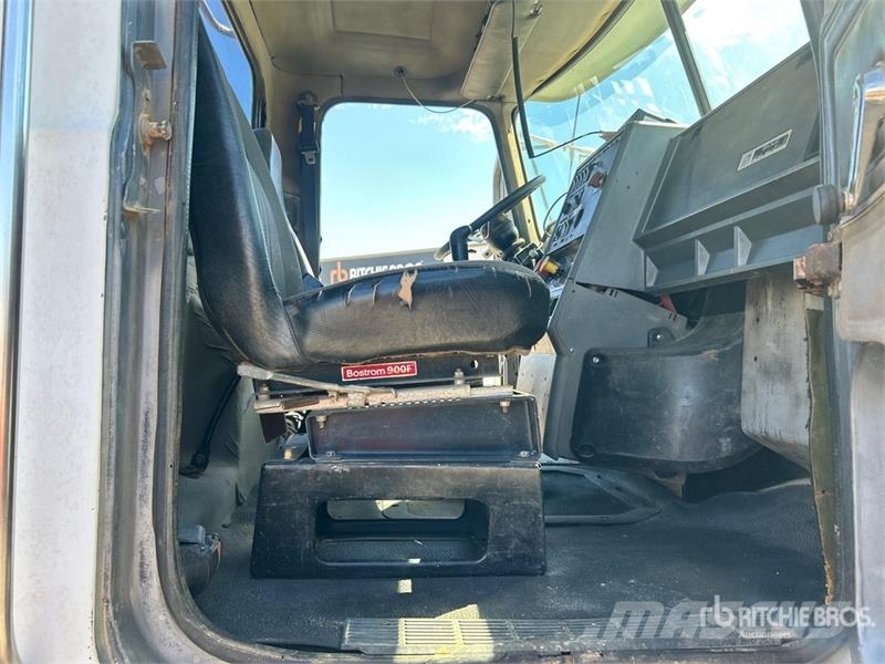 Mack CH613 6x4 Fuel and Lube Truck Kamioni cisterne