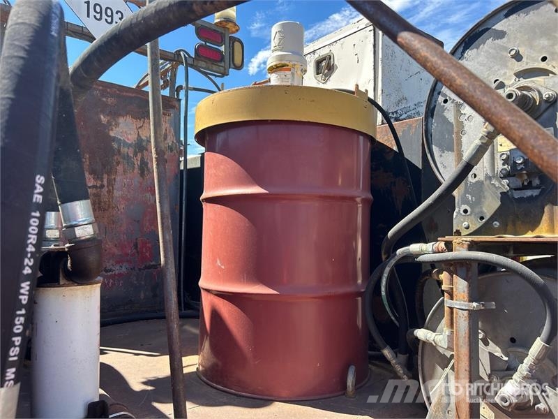 Mack CH613 6x4 Fuel and Lube Truck Kamioni cisterne