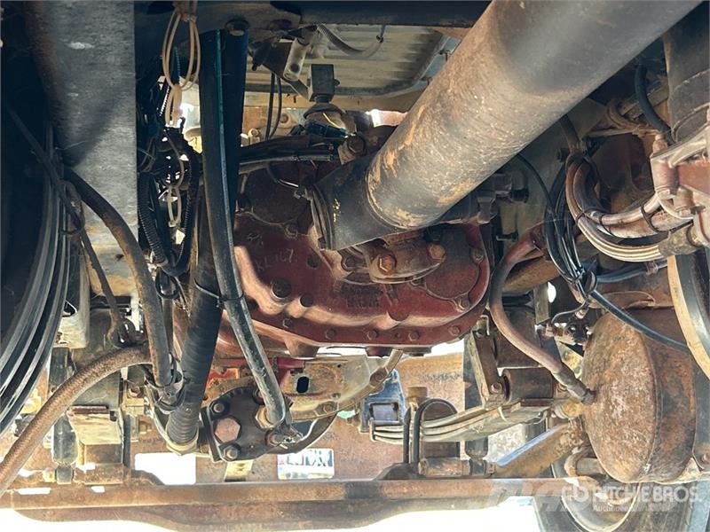 Mack CH613 6x4 Fuel and Lube Truck Kamioni cisterne