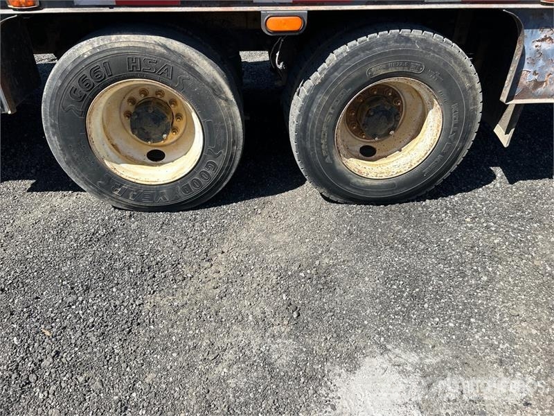 Mack CH613 6x4 Fuel and Lube Truck Kamioni cisterne
