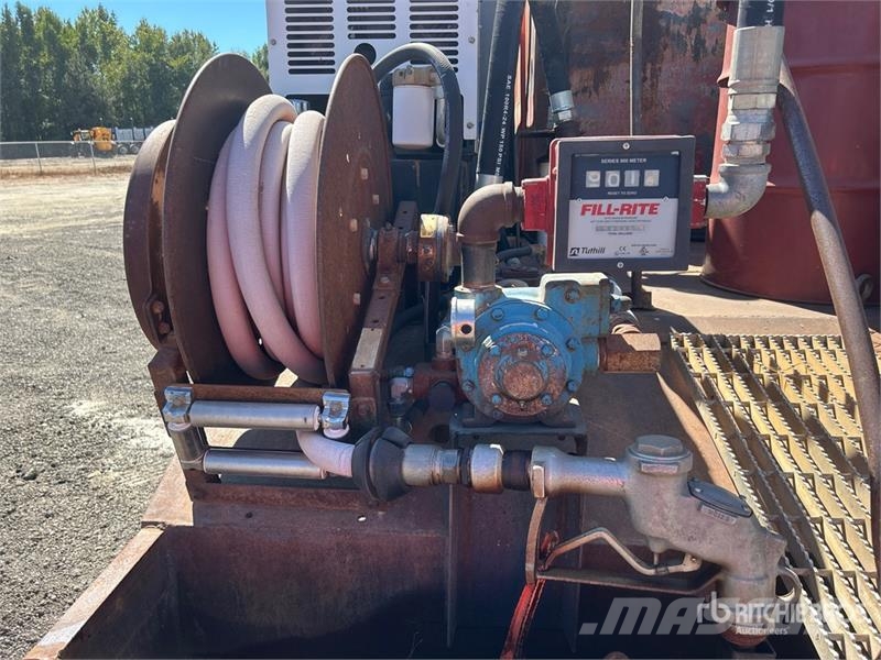 Mack CH613 6x4 Fuel and Lube Truck Kamioni cisterne