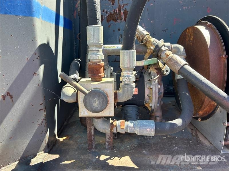Mack CH613 6x4 Fuel and Lube Truck Kamioni cisterne