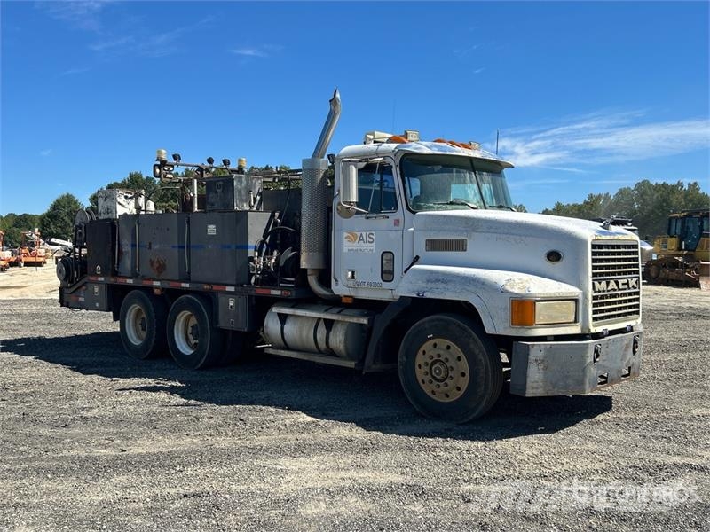 Mack CH613 6x4 Fuel and Lube Truck Kamioni cisterne