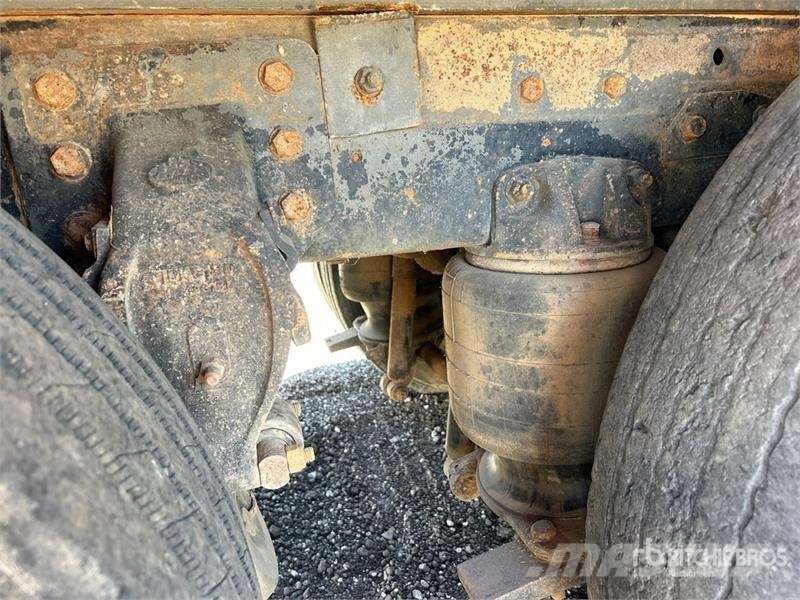 Mack CH613 6x4 Fuel and Lube Truck Kamioni cisterne