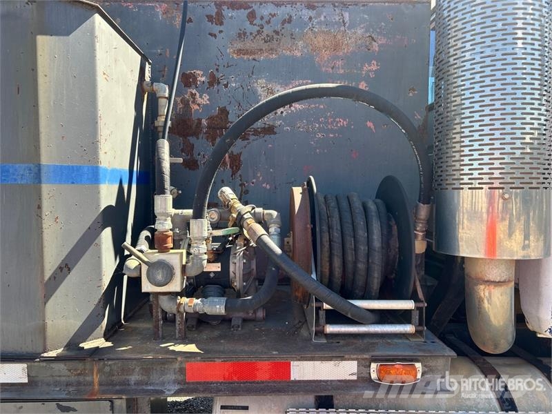 Mack CH613 6x4 Fuel and Lube Truck Kamioni cisterne