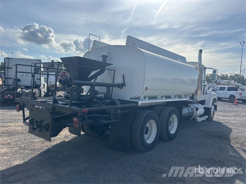 Mack CH613 6x4 Mud Mixing Truck شاحنات أخرى
