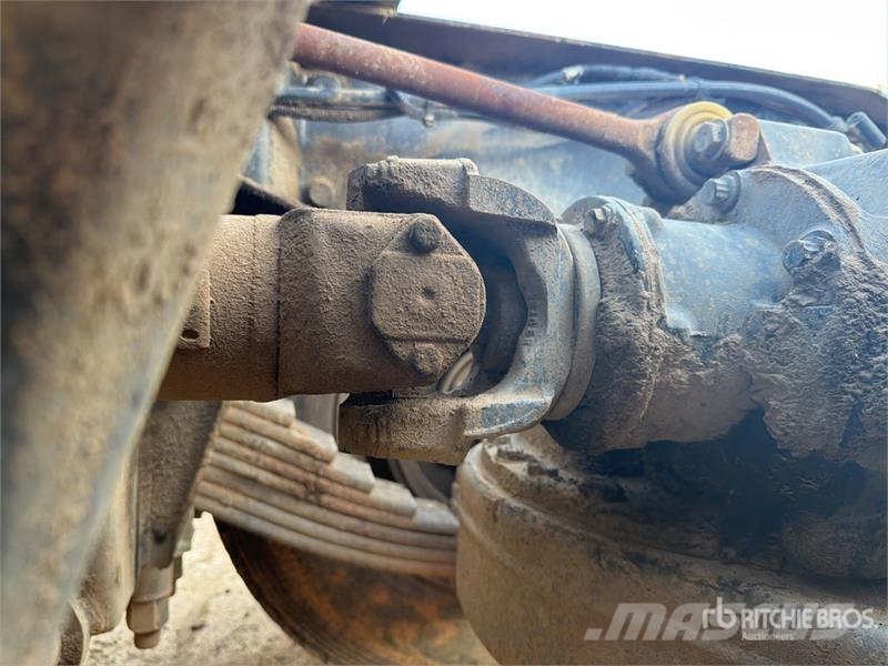 Mack CHN613 Sadulveokid