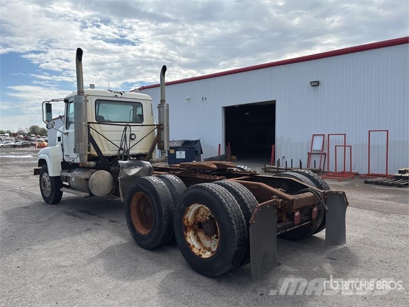 Mack CHN613 Седельные тягачи