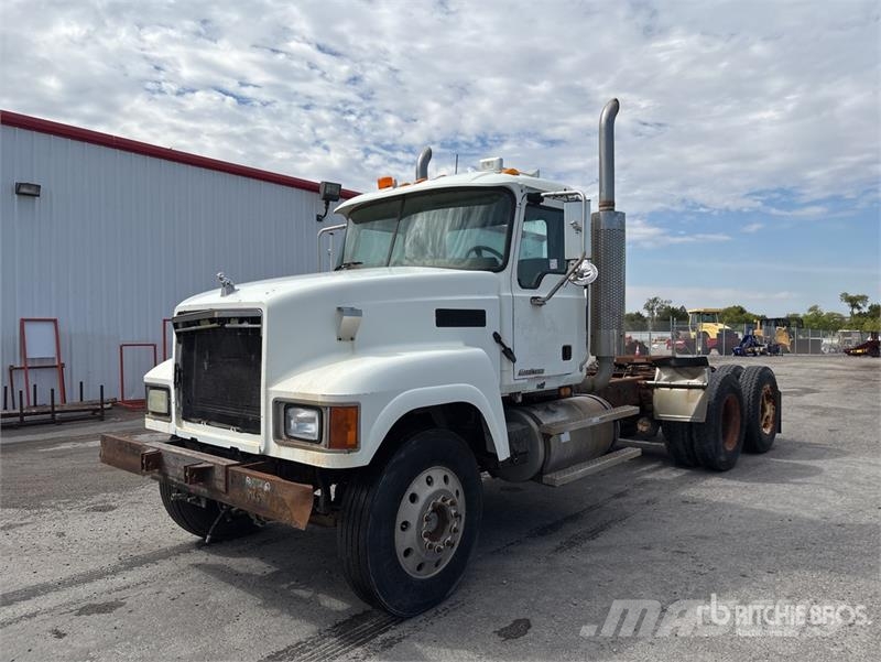 Mack CHN613 Седельные тягачи