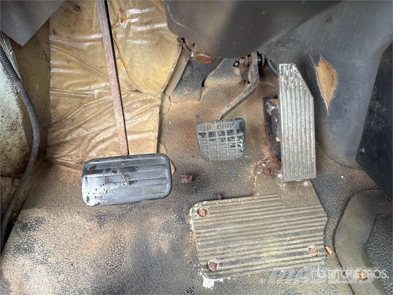 Mack CHN613 Седельные тягачи