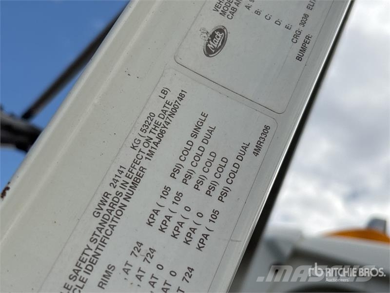 Mack CHN613 Седельные тягачи