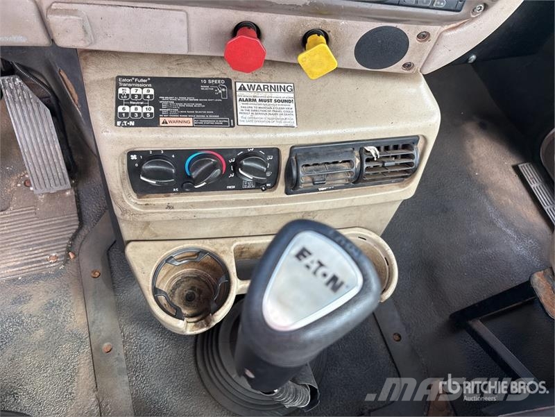 Mack CHN613 Седельные тягачи