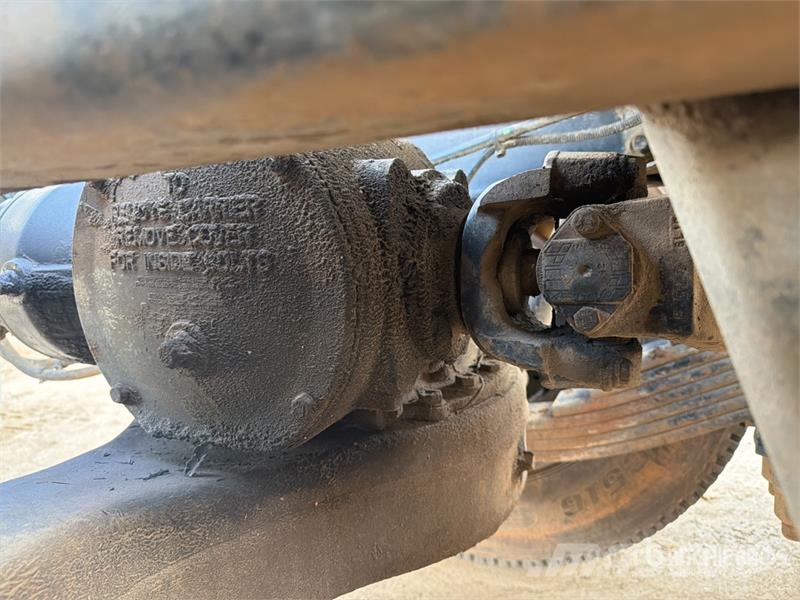 Mack CHN613 Sadulveokid