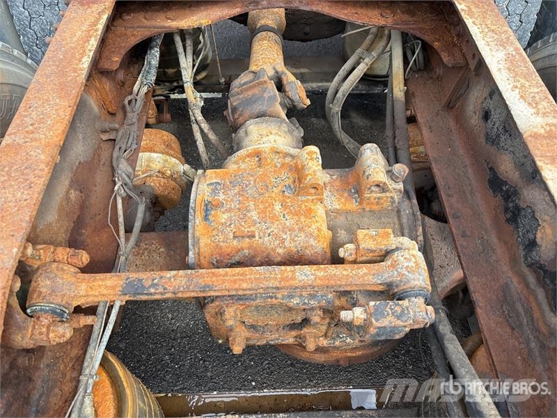 Mack CHN613 Седельные тягачи