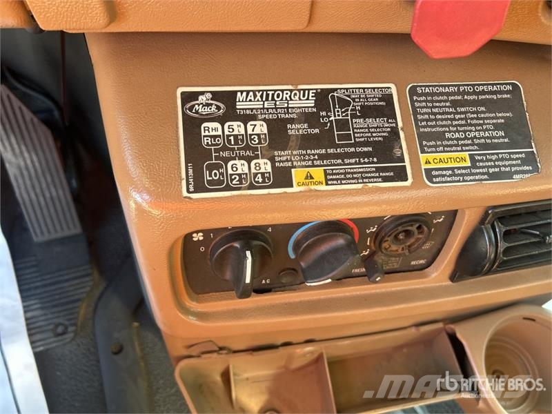 Mack CHN613 Pašizgāzējs