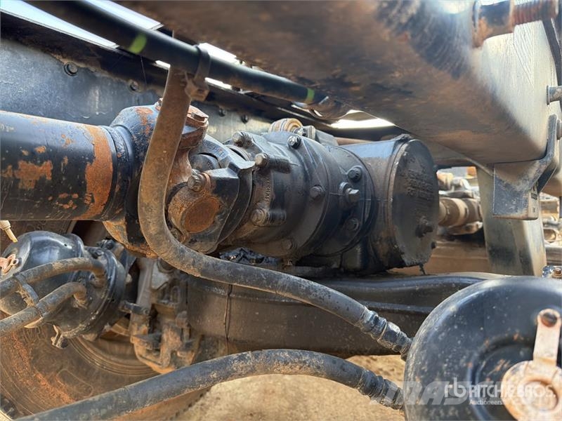 Mack CHN613 Sadulveokid