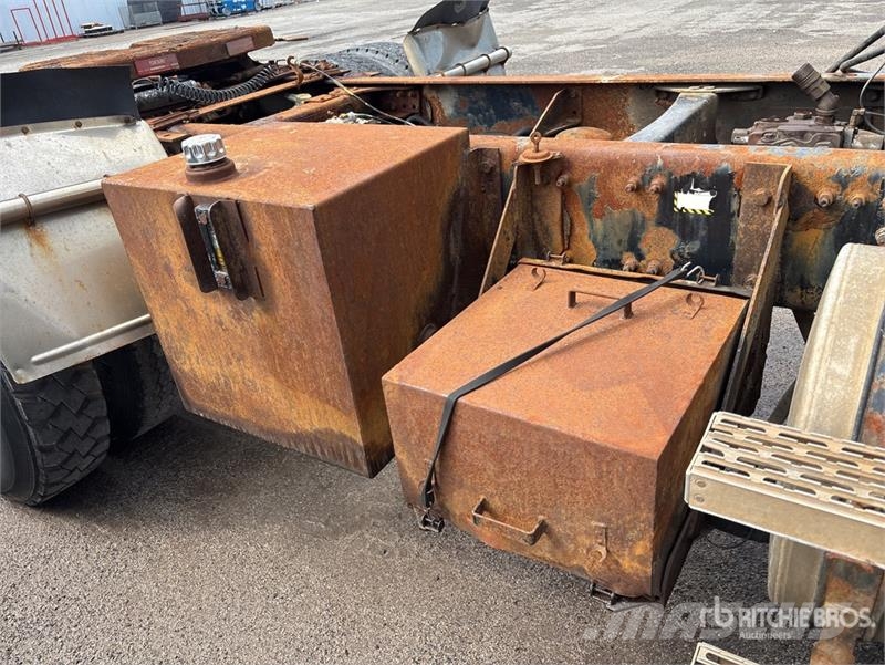 Mack CHN613 Седельные тягачи