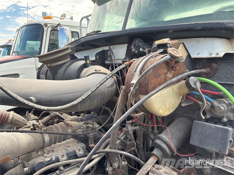Mack CHN613 Седельные тягачи