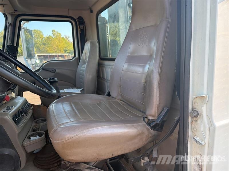 Mack CHN613 Sadulveokid