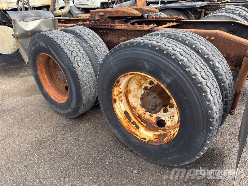 Mack CHN613 Седельные тягачи