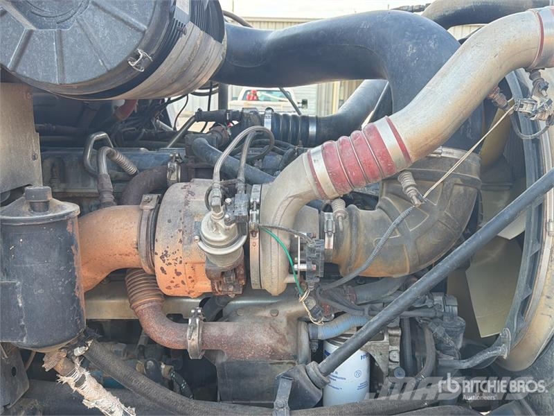 Mack CHN613 Sadulveokid