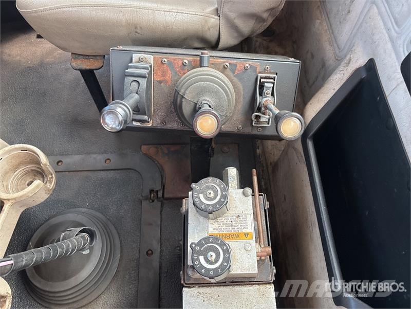 Mack CHN613 Седельные тягачи