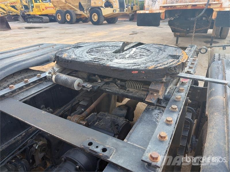 Mack CHN613 Sadulveokid