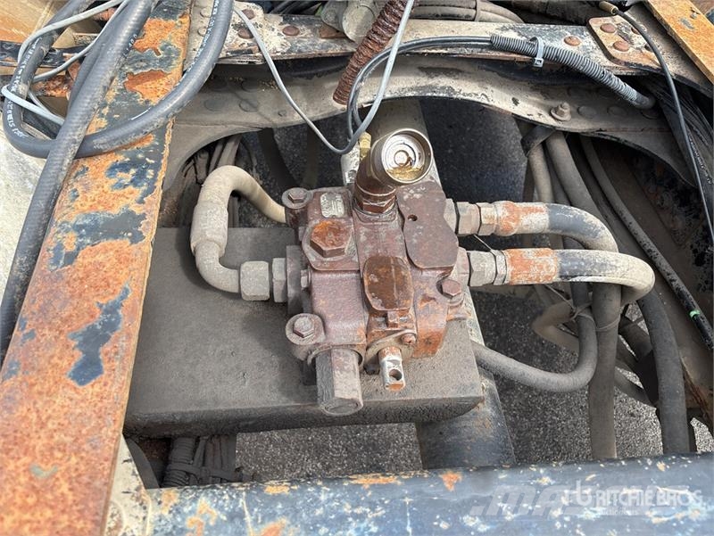 Mack CHN613 Седельные тягачи