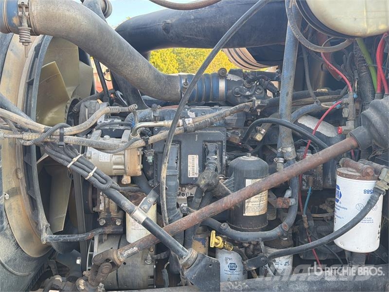 Mack CHN613 Sadulveokid