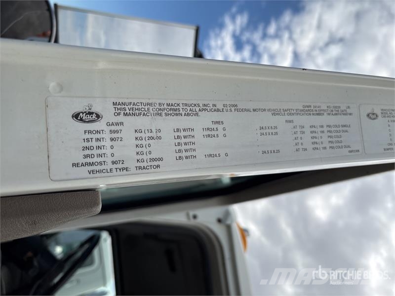 Mack CHN613 Седельные тягачи
