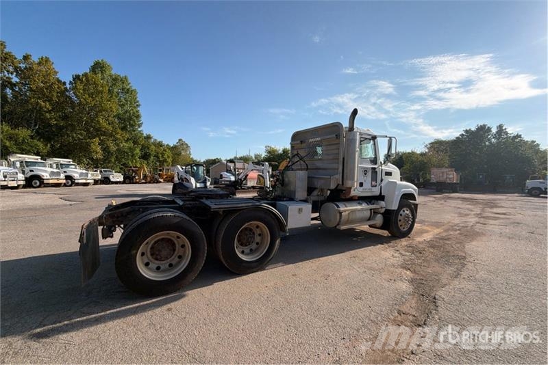 Mack CHN613 Sadulveokid