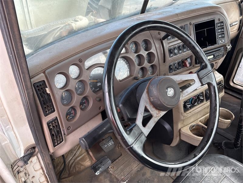 Mack CHN613 Седельные тягачи