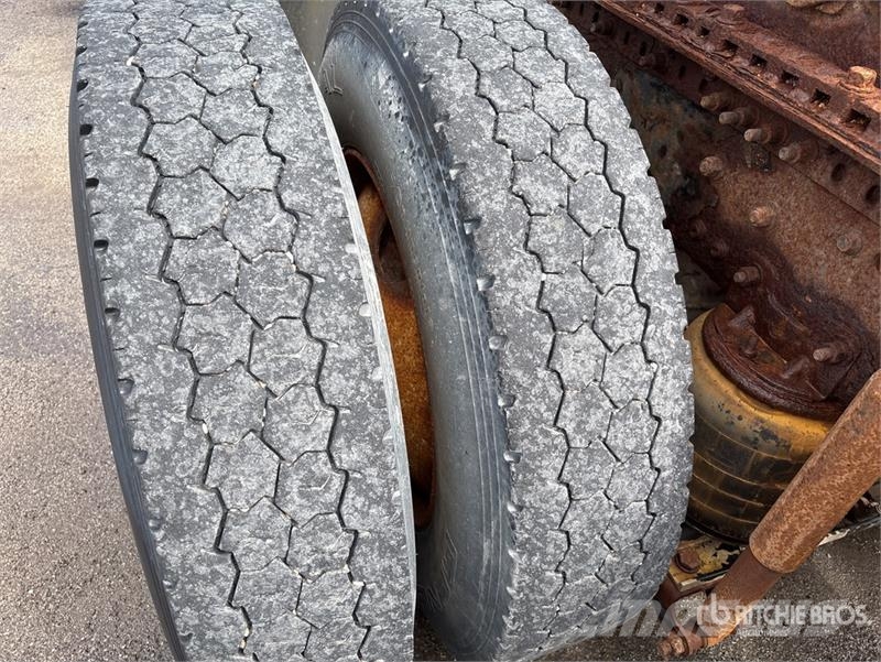 Mack CHN613 Седельные тягачи