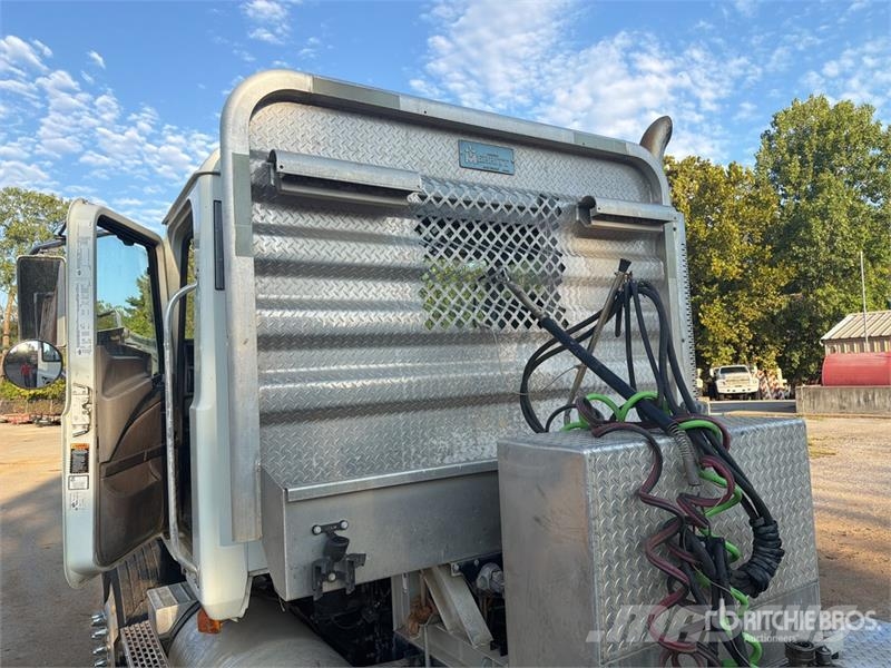 Mack CHN613 Sadulveokid