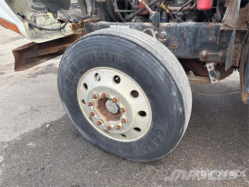 Mack CHN613 Седельные тягачи