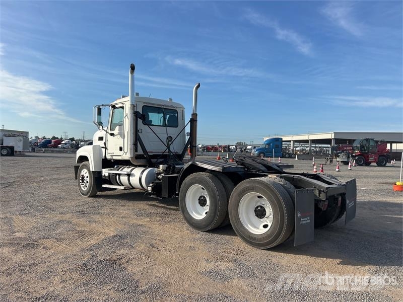 Mack CHU613 Тягачі