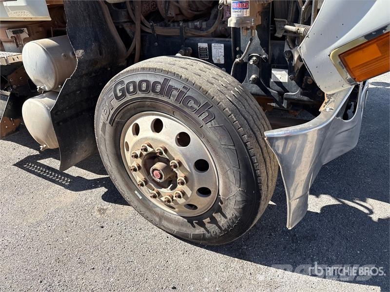 Mack CHU613 Vetopöytäautot