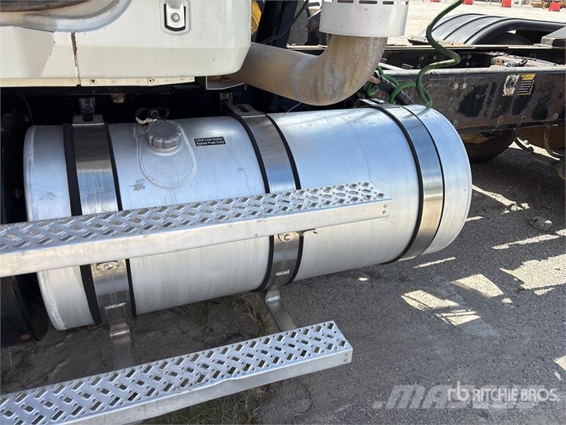 Mack CHU613 Camiones tractor