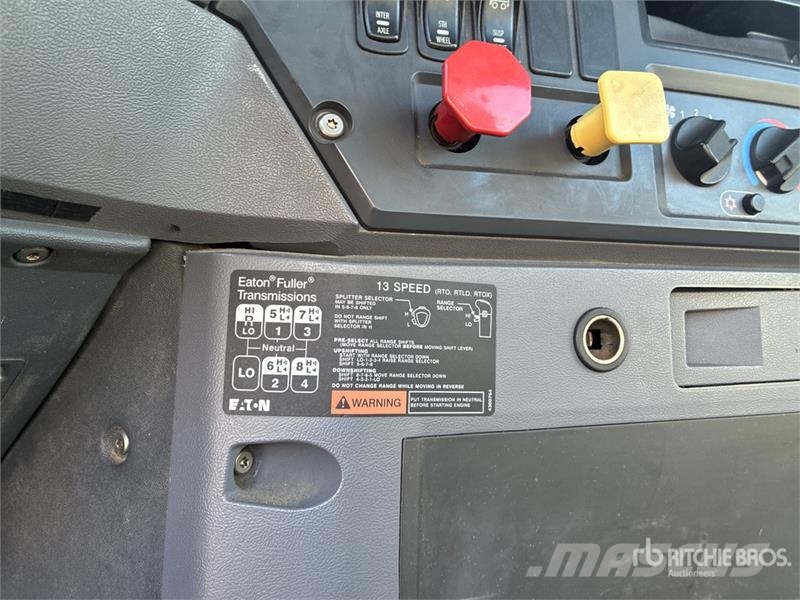 Mack CHU613 Tracteur routier