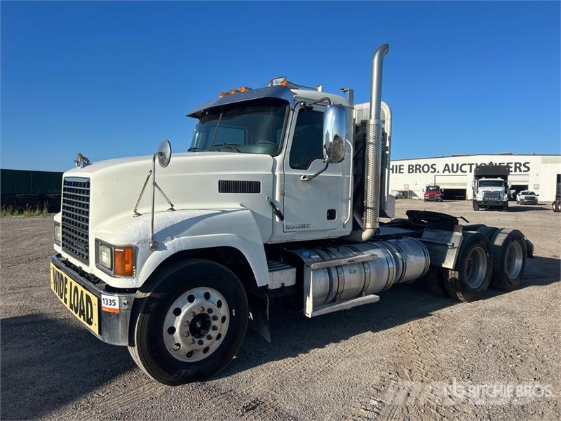 Mack CHU613 Tractor Units