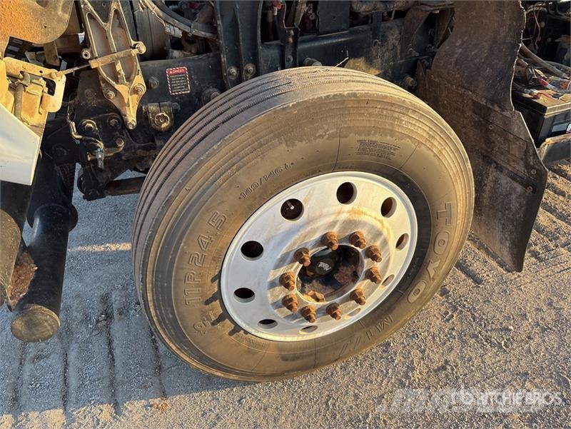 Mack CHU613 Camiones tractor