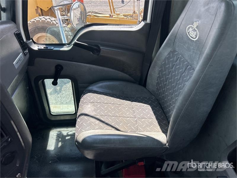 Mack CHU613 Savivarčiai