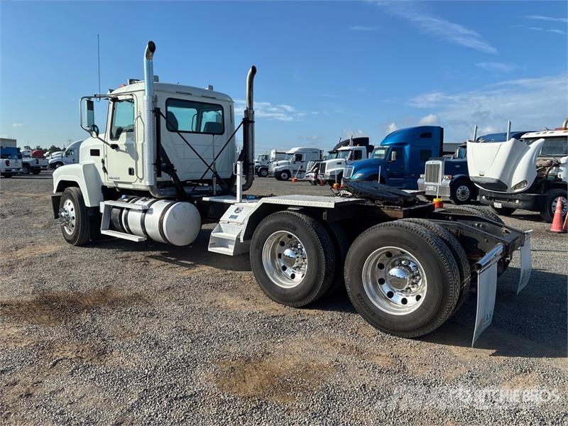 Mack CHU613 Tracteur routier