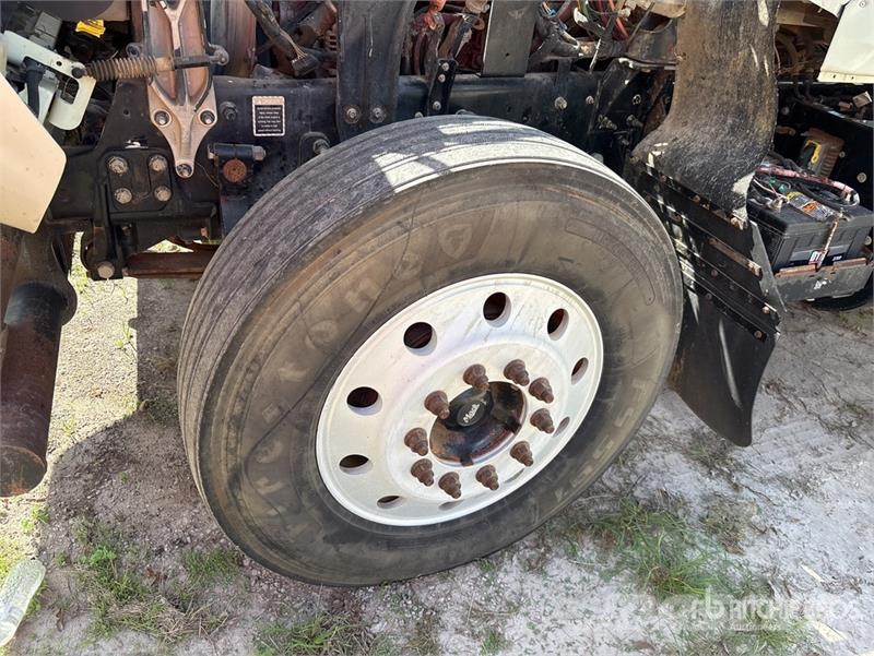 Mack CHU613 Camiones tractor