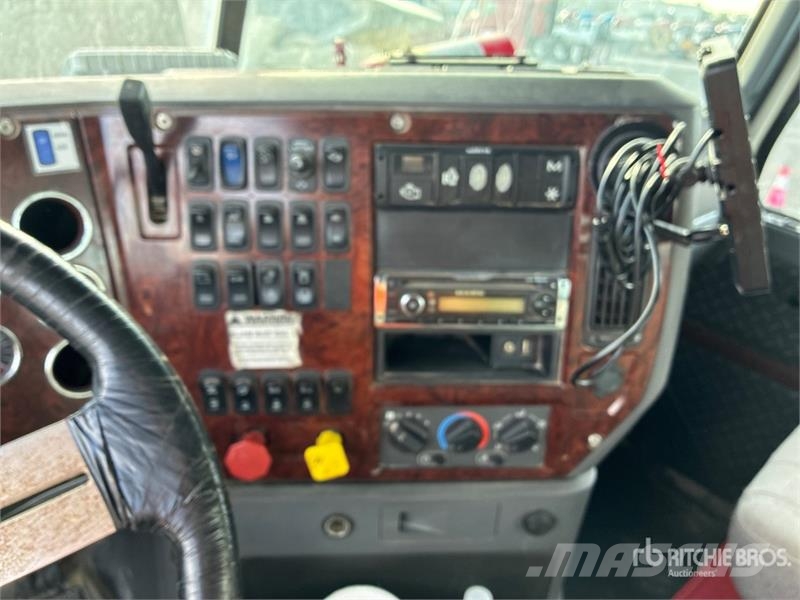 Mack CHU613 Тягачі