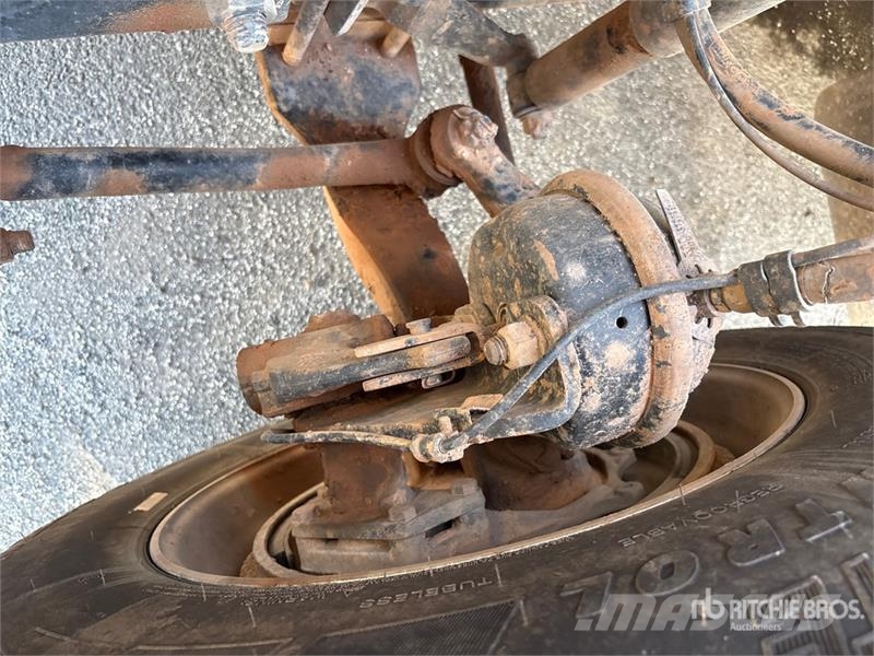 Mack CHU613 Vetopöytäautot
