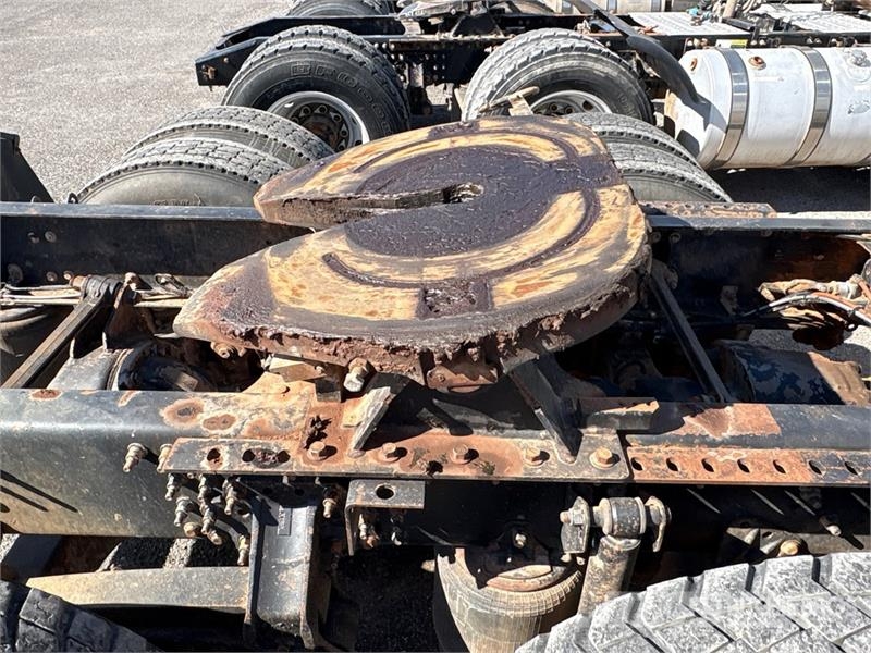 Mack CHU613 Vetopöytäautot