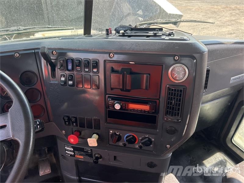 Mack CHU613 Savivarčiai